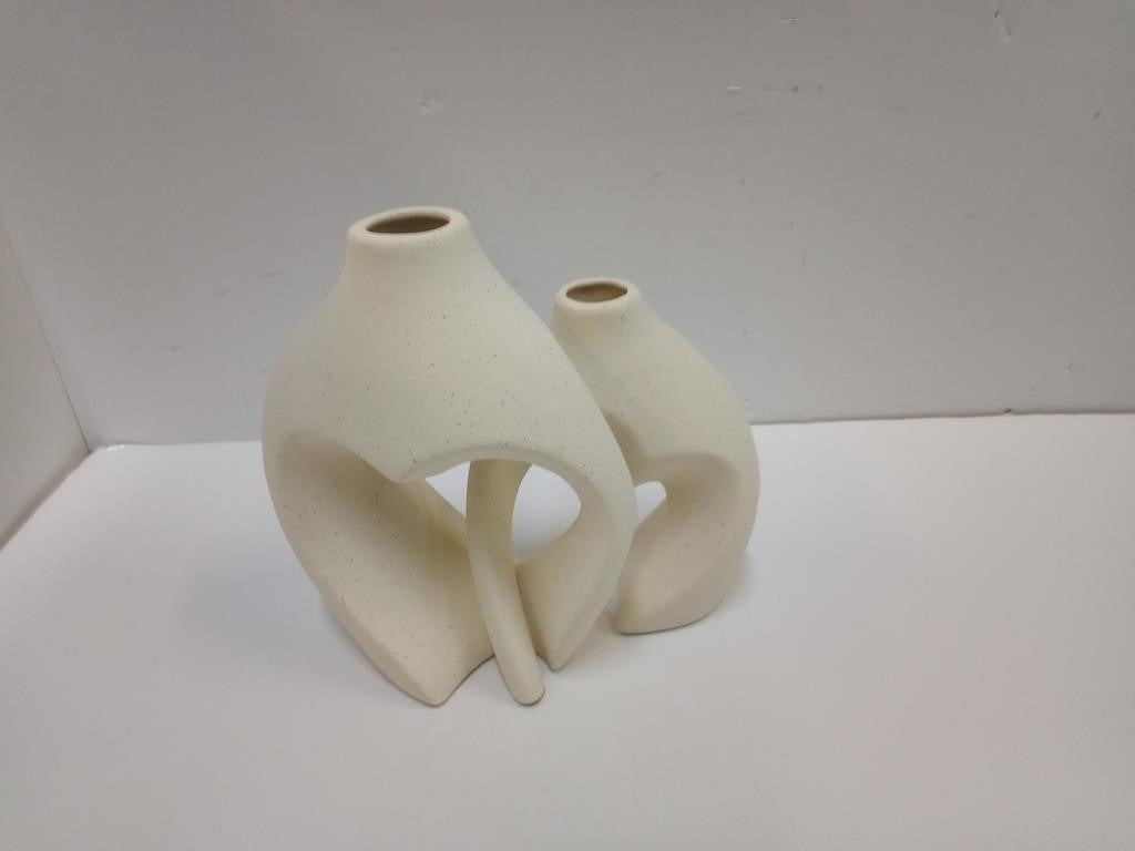 Set of 2 Zormon Heart-Shaped Ceramic Vases – White/Beige Home Décor