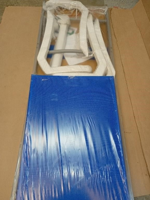 Adjustable Poolside Chaise Lounge Chair with Side Table